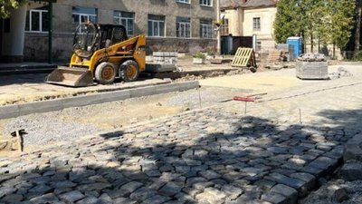 У центрі Львова продовжили ремонт вулиці