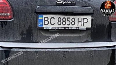 У Львові затримали водія Porsche Cayenne (ФОТО, ВІДЕО)