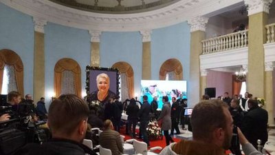 "Неймовірна була людина": у Києві прощаються із акторкою "Дизель Шоу" Мариною Поплавською
