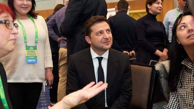 Пасажири та журналісти не змогли виїхати з Трускавця у вагоні разом з політиками (ФОТО)
