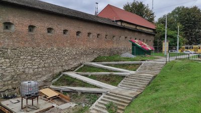 У Львові на площі Митній облаштовують громадський простір (ФОТО)