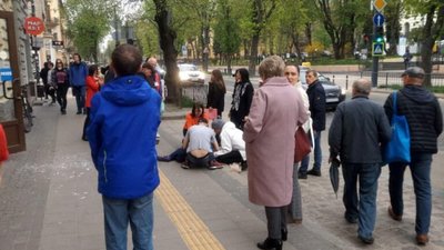 У Львові 10-річний хлопець випав із вікна другого поверху