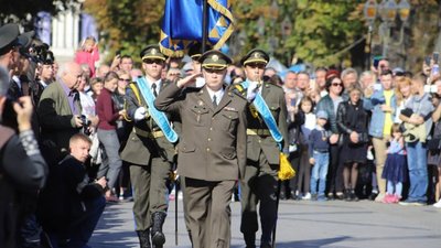 На площі біля пам’ятника Тарасові Шевченку першокурсники Львівського державного ліцею імені Героїв Крут склали Урочисту Клятву