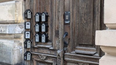 У Львові знищили автентичні двері (ФОТО)