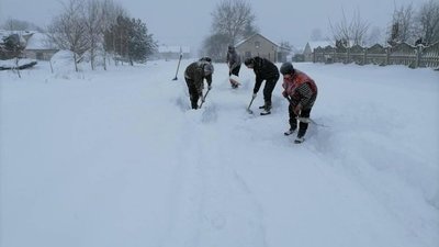 На Львівщині через снігові негоди досі не курсують автобуси на 52 маршрутах
