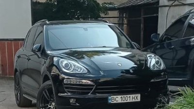 Скандальна працівниця Львівської облради придбала новий автомобіль