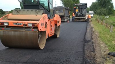На Львівщині латають ями на автотрасі Ковель – Жовква (ФОТО)