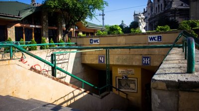 То є Львів: у центрі міста закрили громадські вбиральні