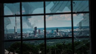 Українські військові виходять з Сєвєродонецька