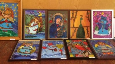У Мостиському Народному Домі відкрили виставку «Малярство на склі»