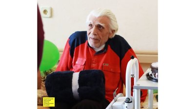 Евакуйованого з Краматорська дідуся у Львові привітали з 90-літтям