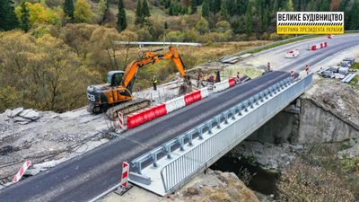 У селі Тухолька ремонтують міст через річку Бринівка (ФОТО)