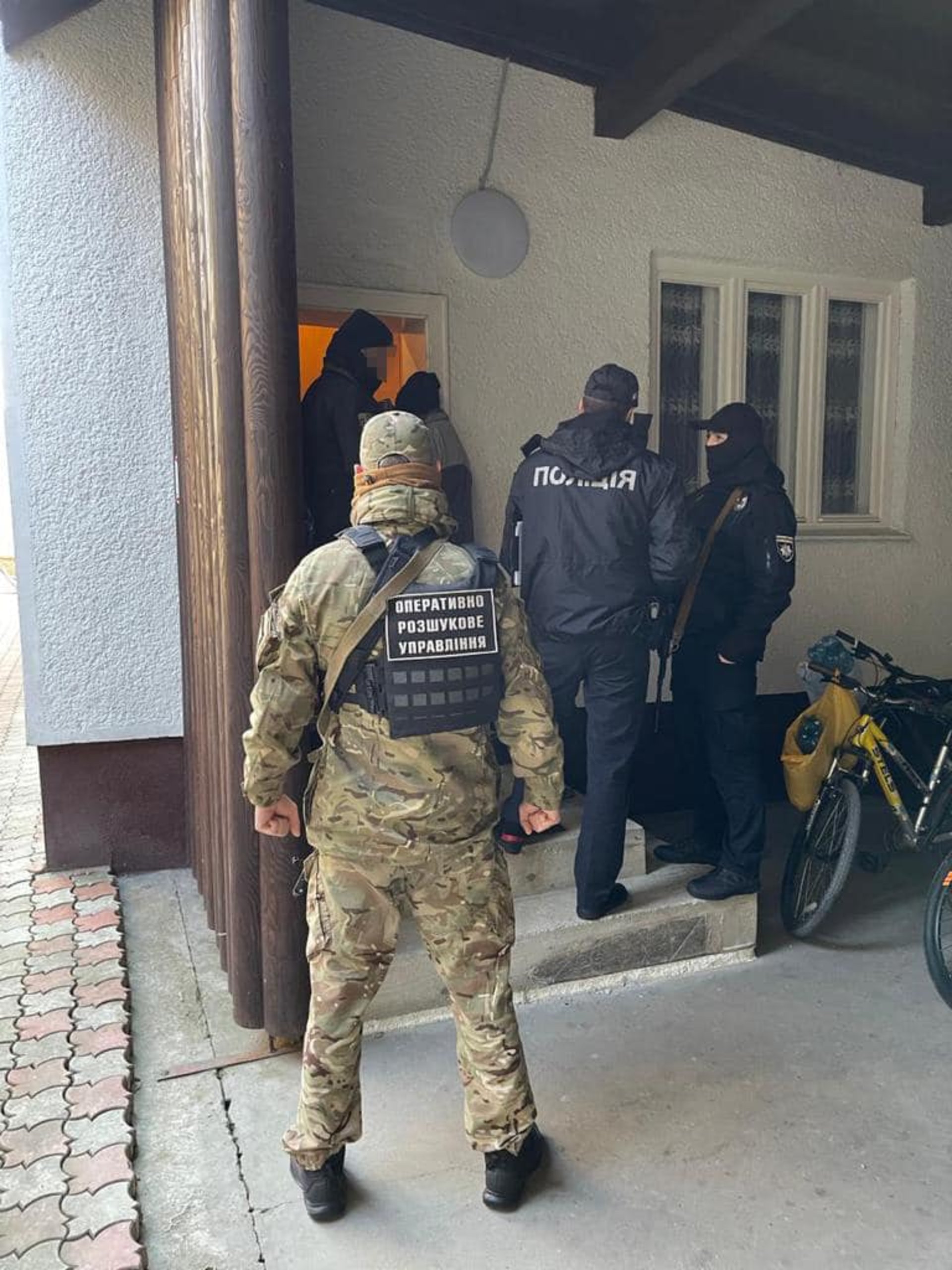 На Закарпатті на кордоні затримали чоловіка з посвідченням адміністрації Путіна, фото ДПСУ