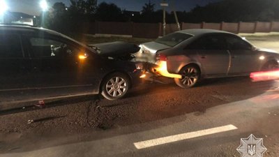 Нетверезий мешканець Львівщини розбив свій та чужий автомобілі