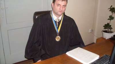 У Хусті затримали пʼяним за кермом суддю Сергія Савицького