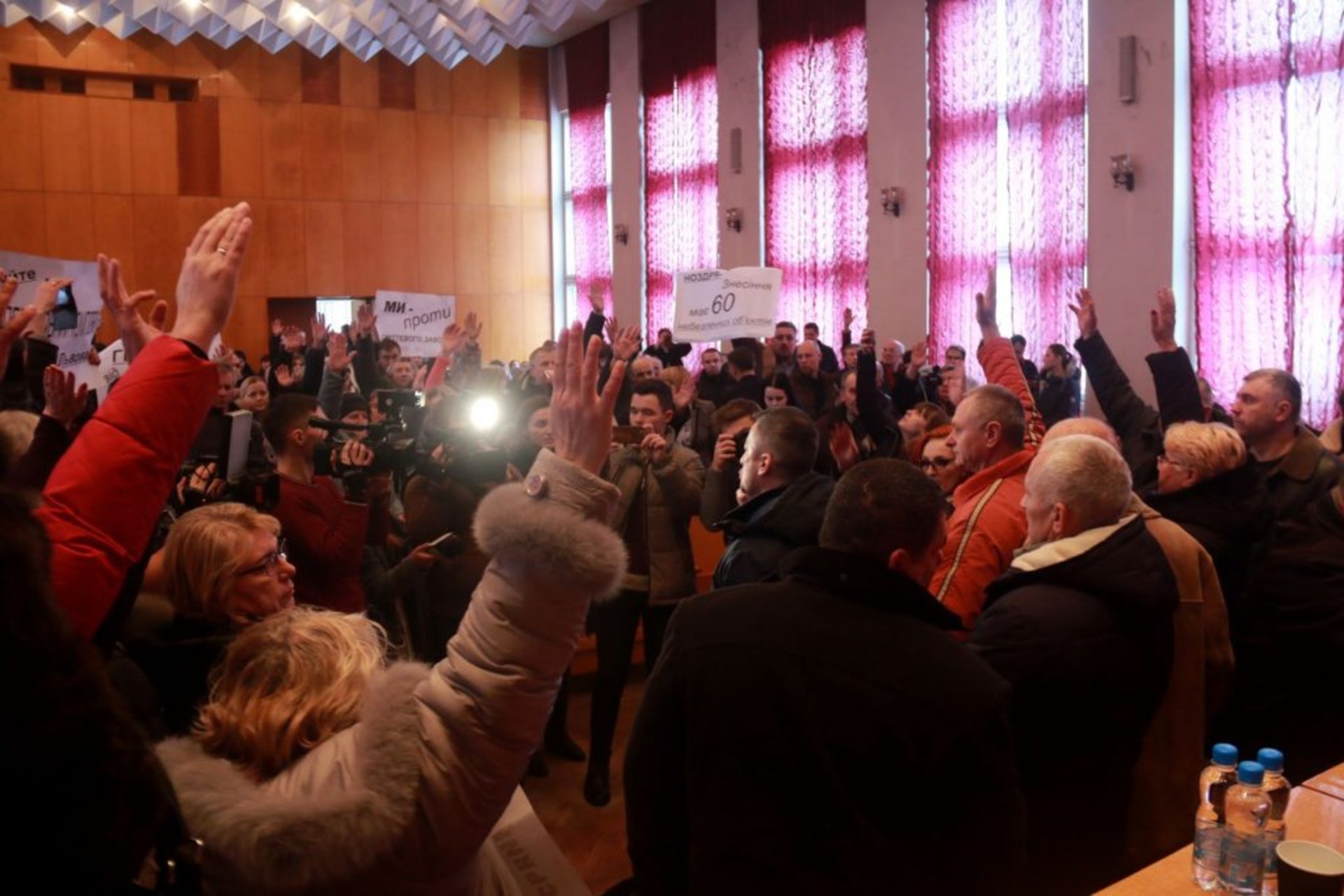 Громадське обговорення щодо будівництва сміттєпеперобного заводу на вулиці Пластовій у Львові. Фото 4studio