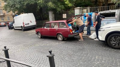 У Львові сміття почали вивозити «Жигулями»