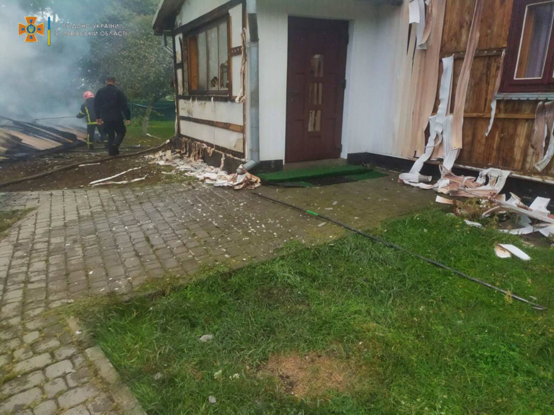 На Золочівщині чоловік отримав опіки, намагаючись врятувати майно