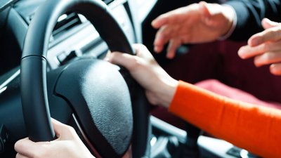 Як у Львові їздять водії автошколи (ВІДЕО)
