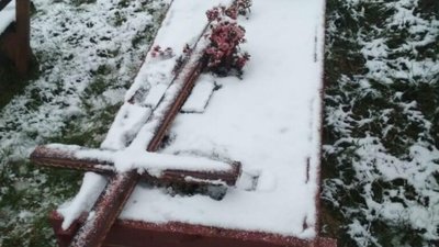 На Жовківщині вчинили акт вандалізму на цвинтарі (ФОТО)