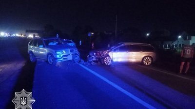 Біля Львова через ДТП повністю перекривали рух на трасі (ФОТО, ВІДЕО)