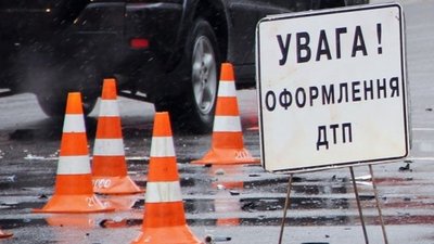 На Львівщині легковик переїхав чоловіка