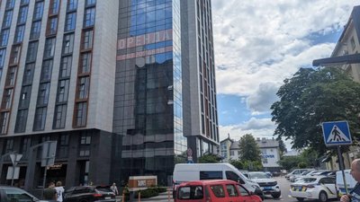 У Львові замінували бізнес-центр