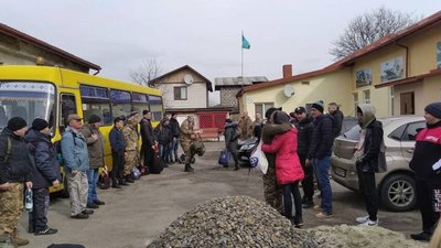 Як на Львівщині два роки тому чоловіки йшли до ТЦК (ФОТО)
