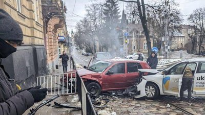 Зʼявилось відео серйозної ДТП за участі автомобіля таксі у Львові
