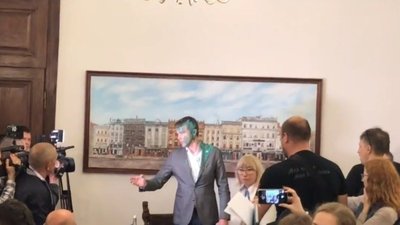 Спринському оголосили підозру за облиття заступника Садового фарбою