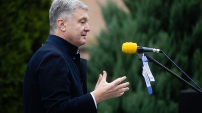 Не можна довіряти майбутнє своїх дітей політикам, які душу й тіло поклали в кишеню Коломойському, – Порошенко