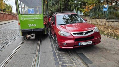 У Львові активісти підтримали улюблені стовпчики Садового