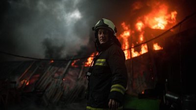 Зеленський опублікував фото рятувальників ДСНС та подякував їм за службу