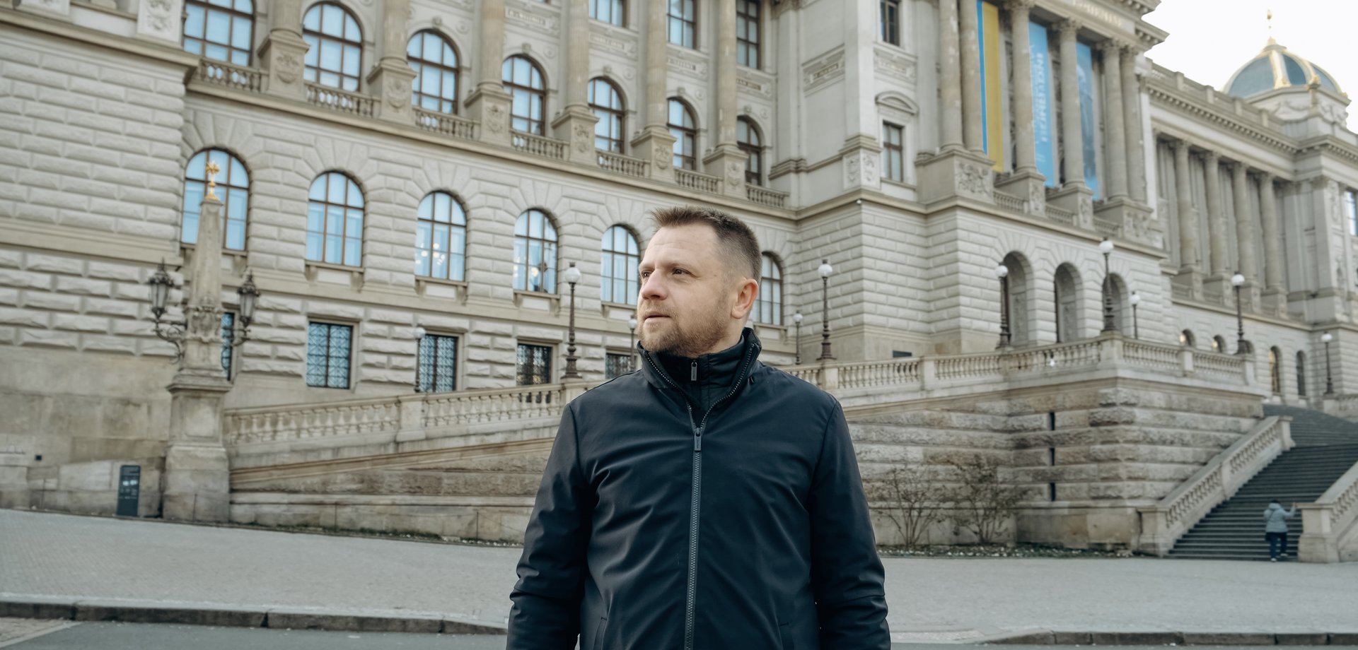 Співак Олег Фідельський презентував пісню про почуття, яке не лякає відстань