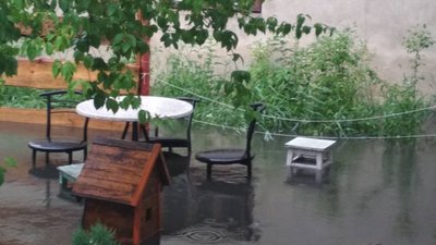 Негода штурмує: у Львові та передмістях рятувальники викачують воду з будівель