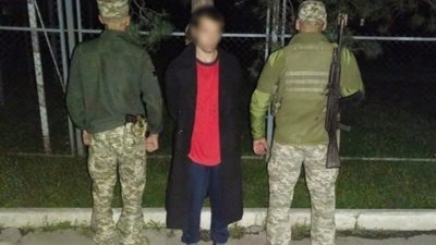 На кордоні зі Словаччиною затримали іноземця, який коліями йшов в Україну
