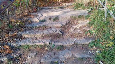 У Львові просять відремонтувати аварійні сходи