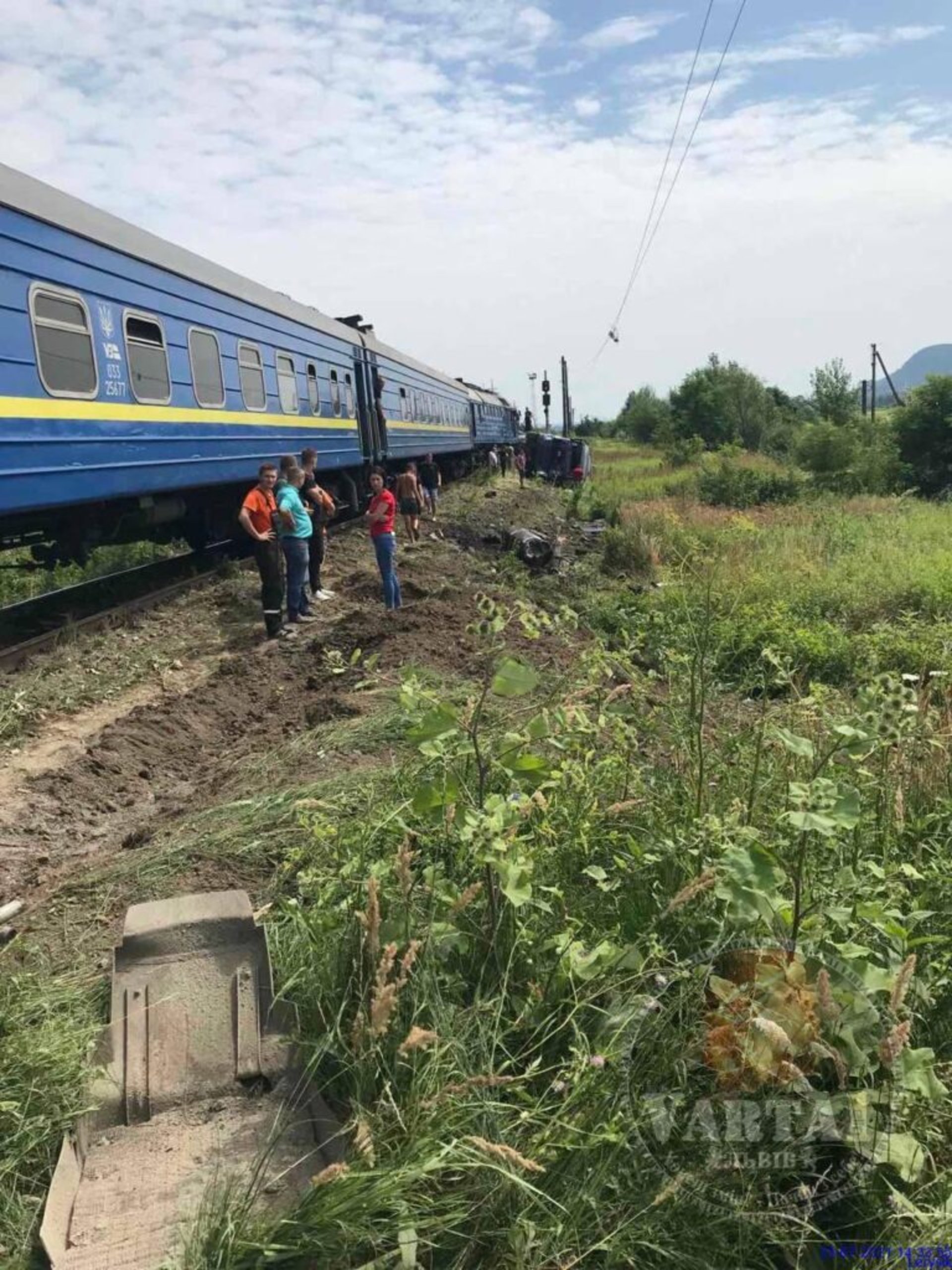 Біля Хуста автомобіль не розминувся з поїздом, фото Варта-1