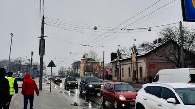 На вулиці Кульпарківській у Львові розпочали реконструкцію контактної мережі (ФОТО)