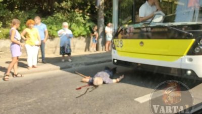 У Львові тролейбус збив людину (ФОТО)