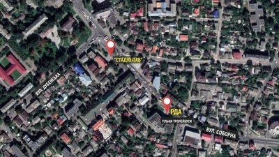 У Рівному розмежували зупинку тролейбусів та маршруток (ВІДЕО)