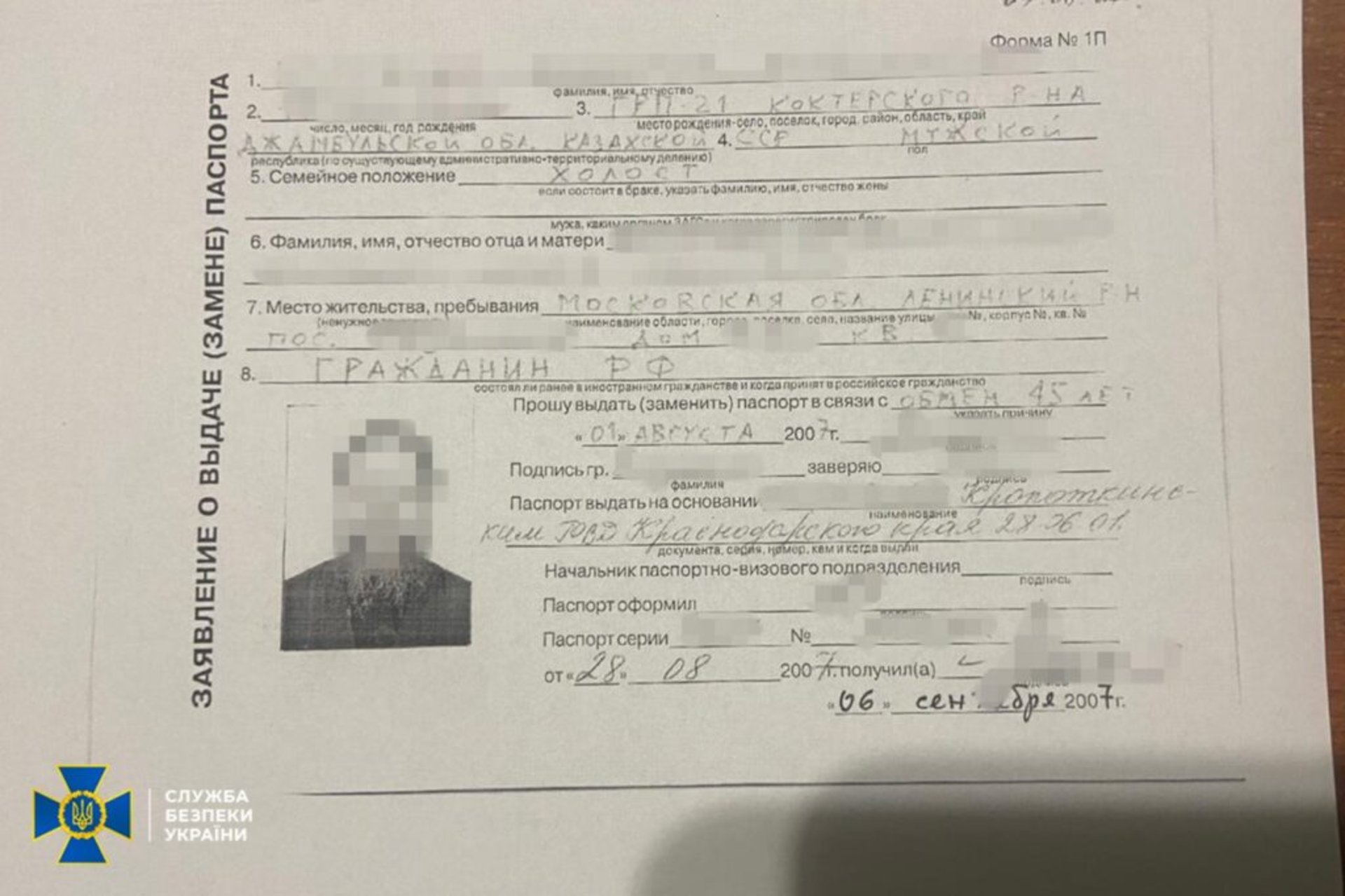 знайшли методички з москви, російське громадянство та посвідчення окупантів