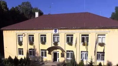 Чванова не хоче їздити у Пустомити на сесію