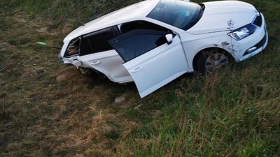 На Львівщині автомобіль злетів з траси (ФОТО)