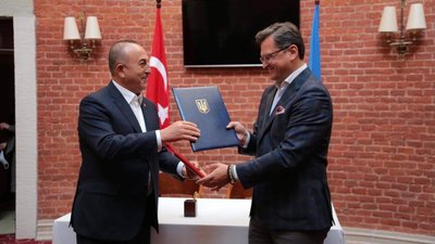 Кулеба обговорив із главою МЗС Туреччини безпеку в Чорному морі