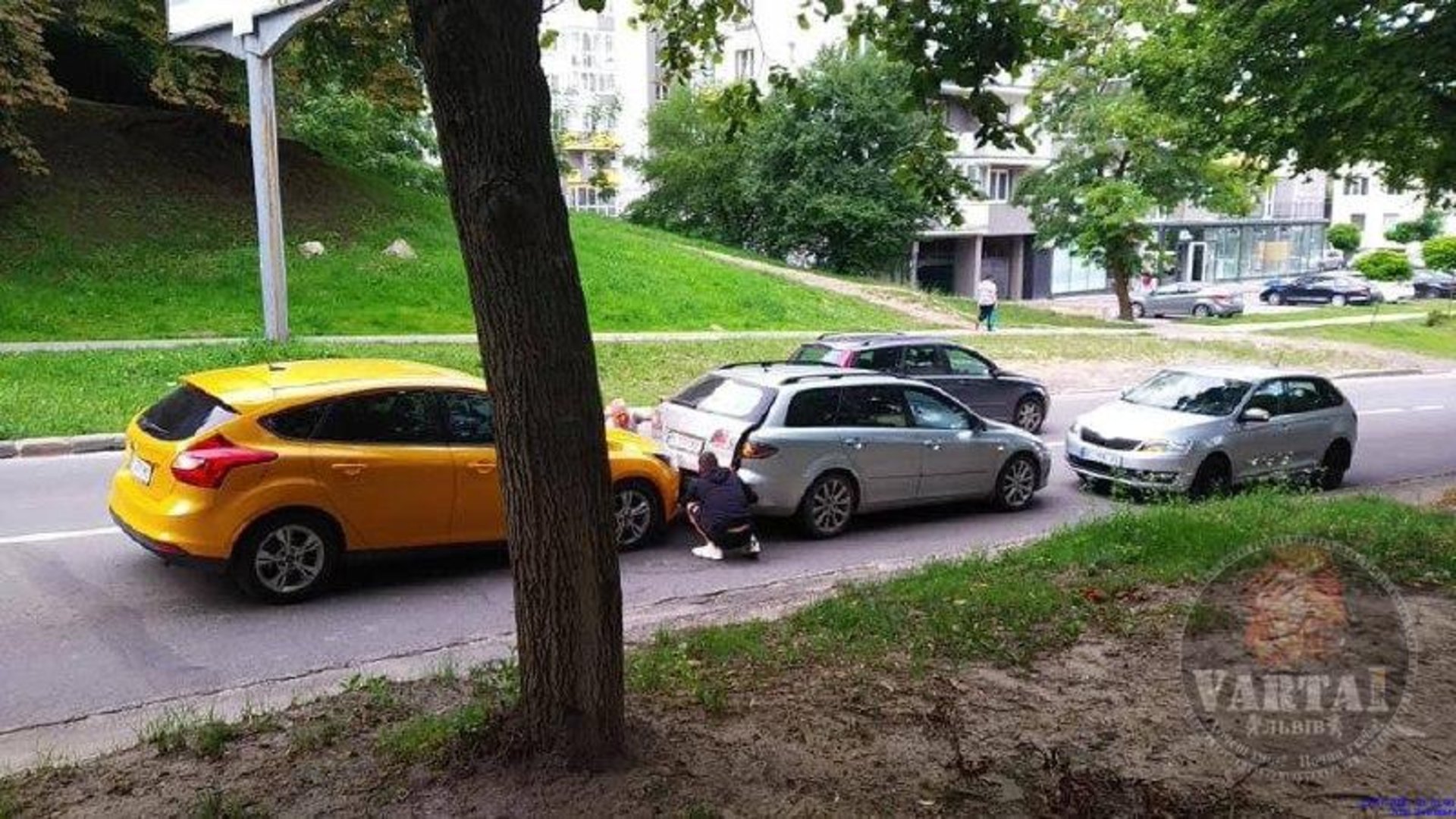У Львові на Сахарова не розминулись автомобілі