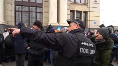 У Львові поліцейські затримали осіб, причетних до крадіжки товару з магазину