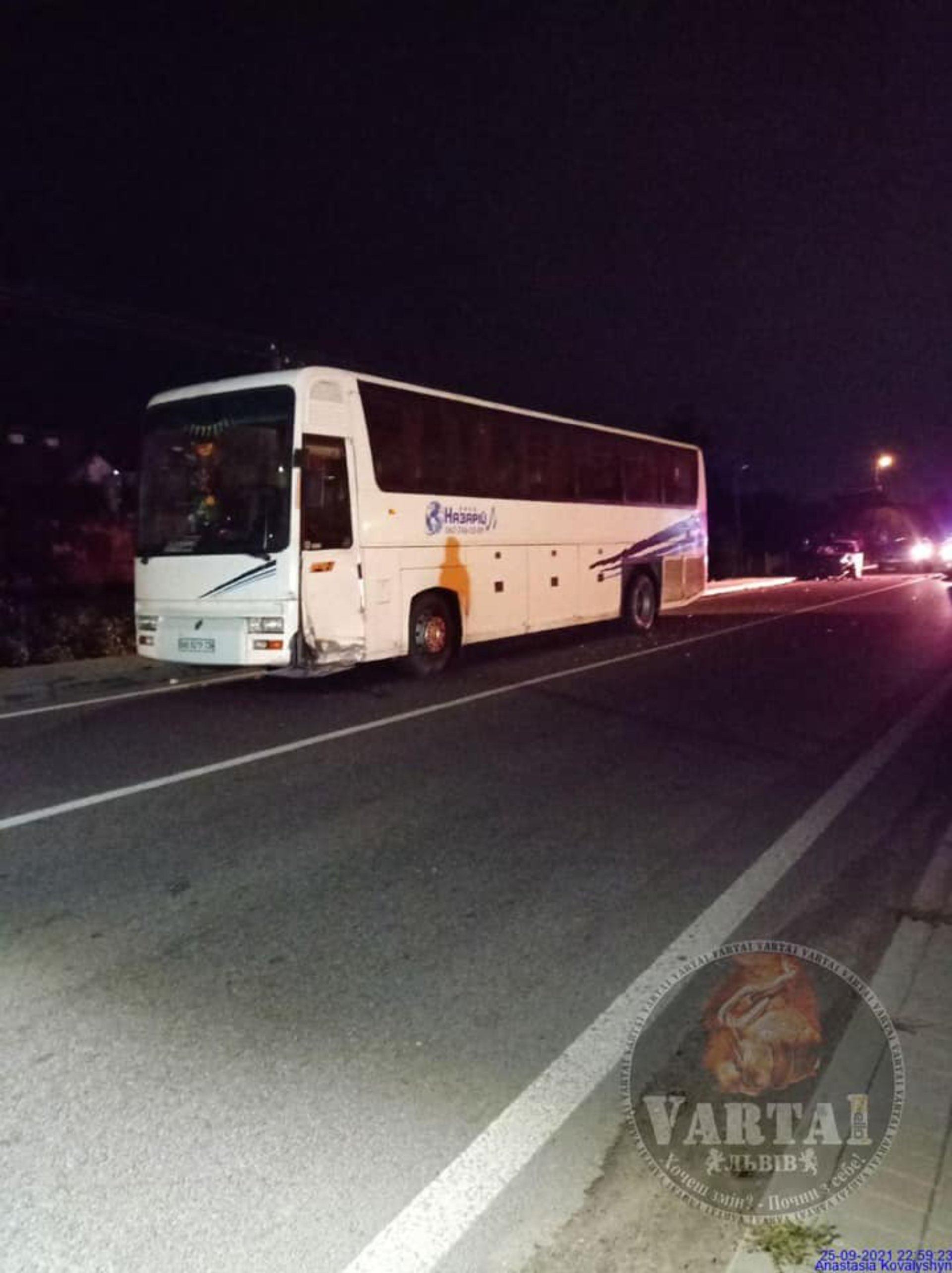 На Львівщині автобус не розминувся із трьома автомобілями