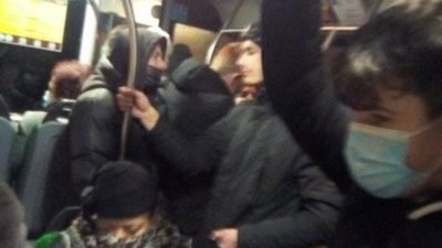 У Львові у переповненій маршрутці чоловік відмовився одягати маску (ФОТО)