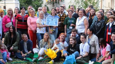 На Львівщині встановили національний рекорд України з плетіння маскувальної сітки